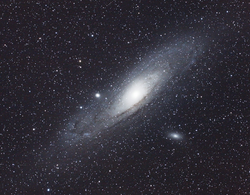 M31.jpg - Title: M31 Andromeda Galaxy By: Greg Beeke Canon 300D, Borg 76ED Refractor, Televue 0.8 Focal Reducer, 20x180s,400 ASA, RAW , Calibration, alignment & stacking in IRIS. Levels, curves & USM in Photoshop.
