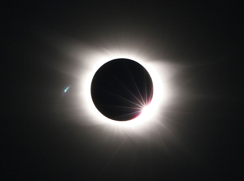 Diamond_Ring_3rd_contact.jpg - Title: Solar Eclipse 2006 By: Greg Beeke 