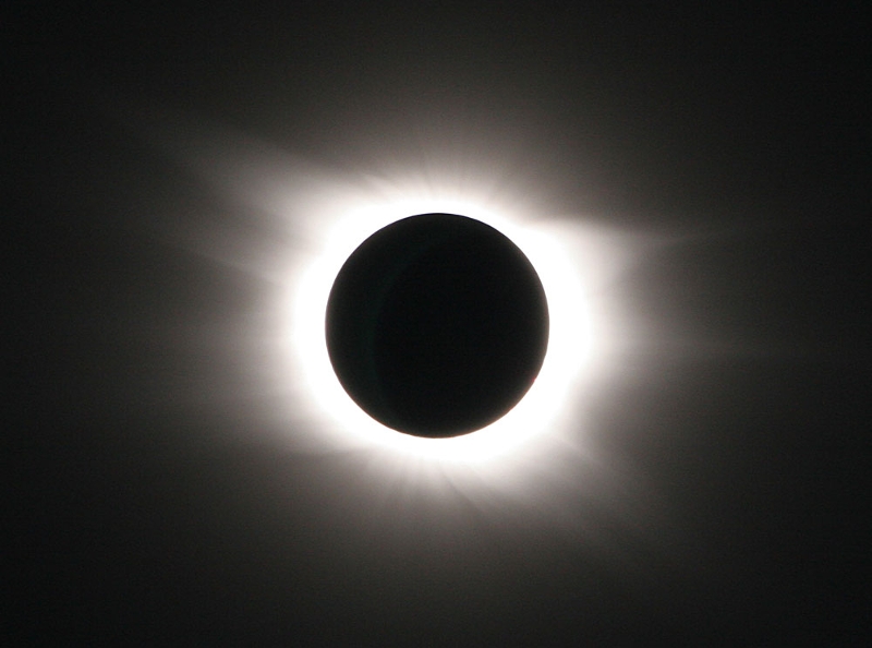 Outer_Corona.jpg - Title: Solar Eclipse 2006 By: Greg Beeke 