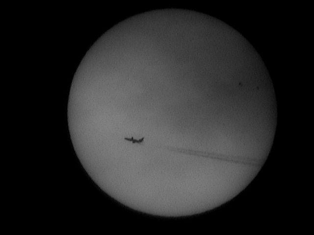 Aircraft transits the Sun